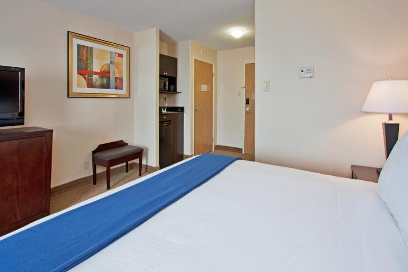 Holiday Inn Express Hotel & Suites Swift Current By Ihg Habitación foto